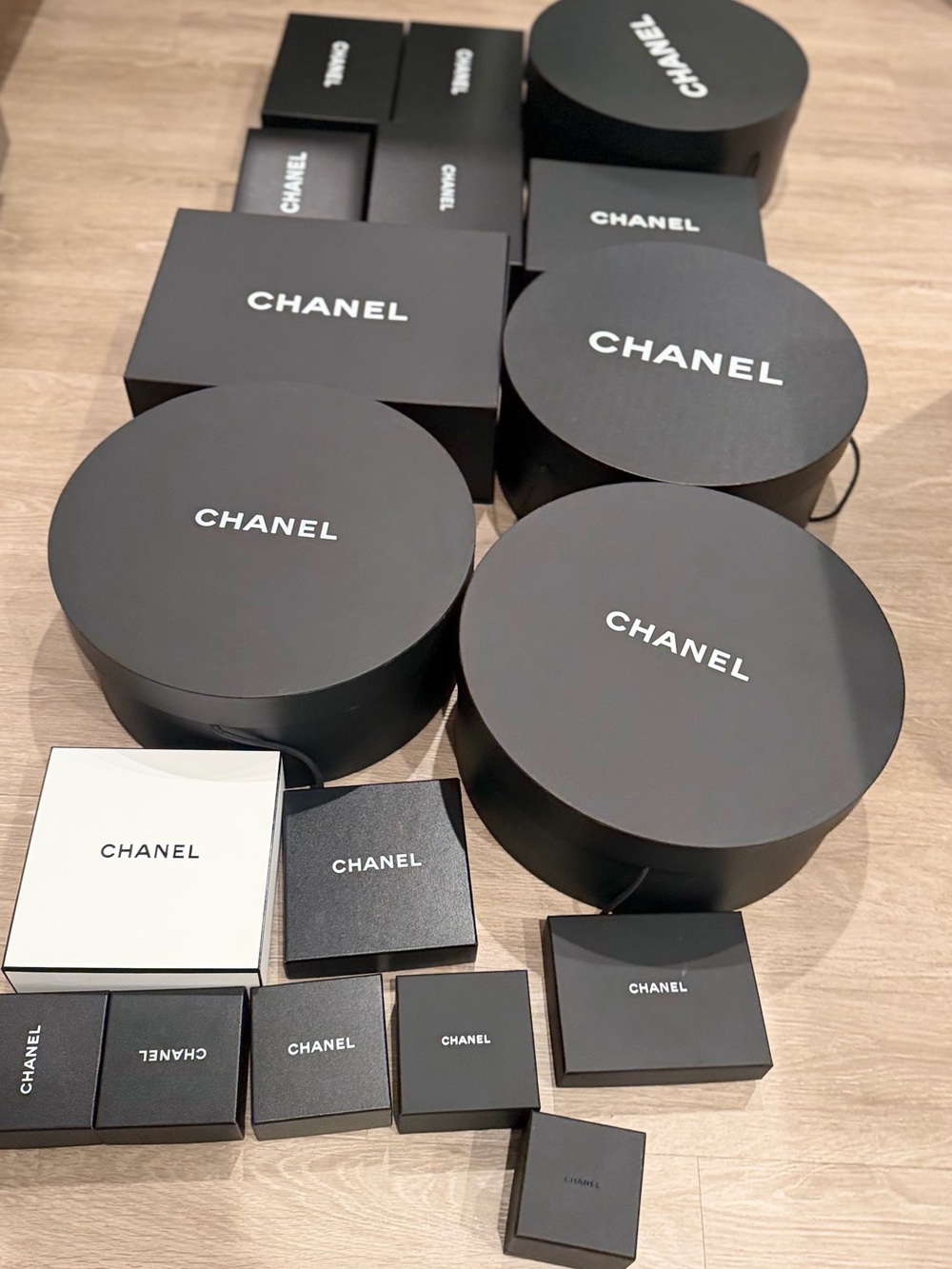 CHANEL Black Round Logo Box - Luxe collections empty Chanel boxes 18 Total